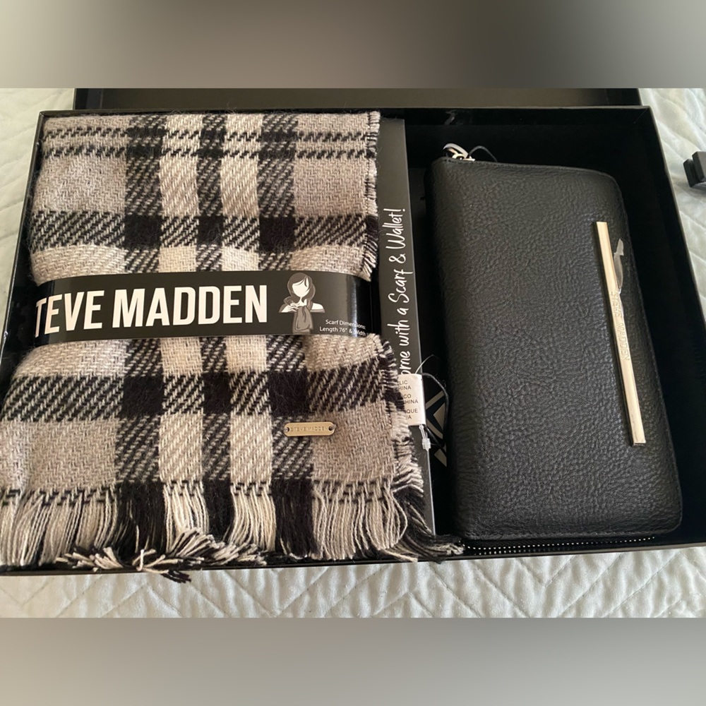 Steve Madden Scarf & Wristlet Set